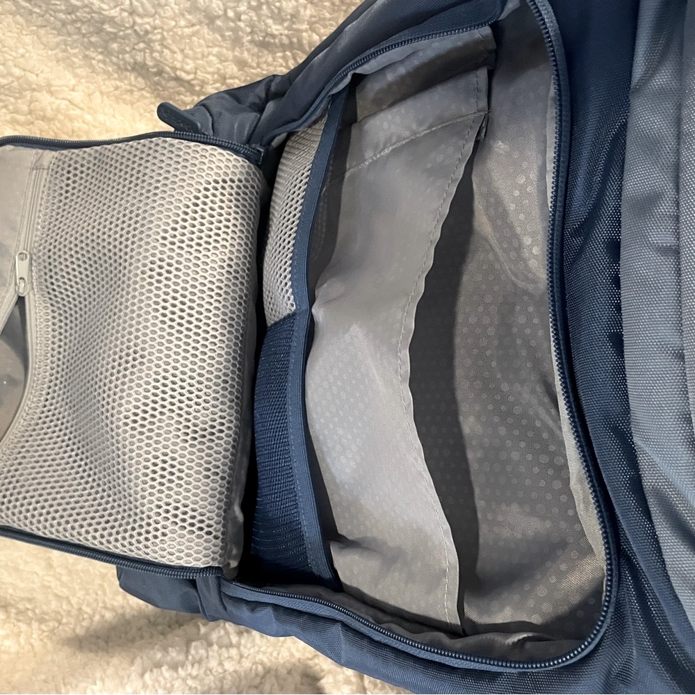 Speck MightyPack for digital commuters - tech protection and travel friendly - Picture 7 of 12